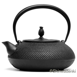 南部鉄器 鉄瓶 平丸アラレ（鉄蓋）黒色