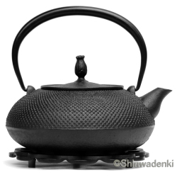 南部鉄器 鉄瓶 平丸アラレ（鉄蓋）黒色